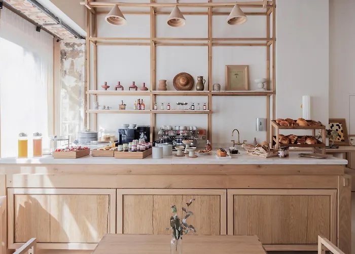 Elysee Montmartre Hotel